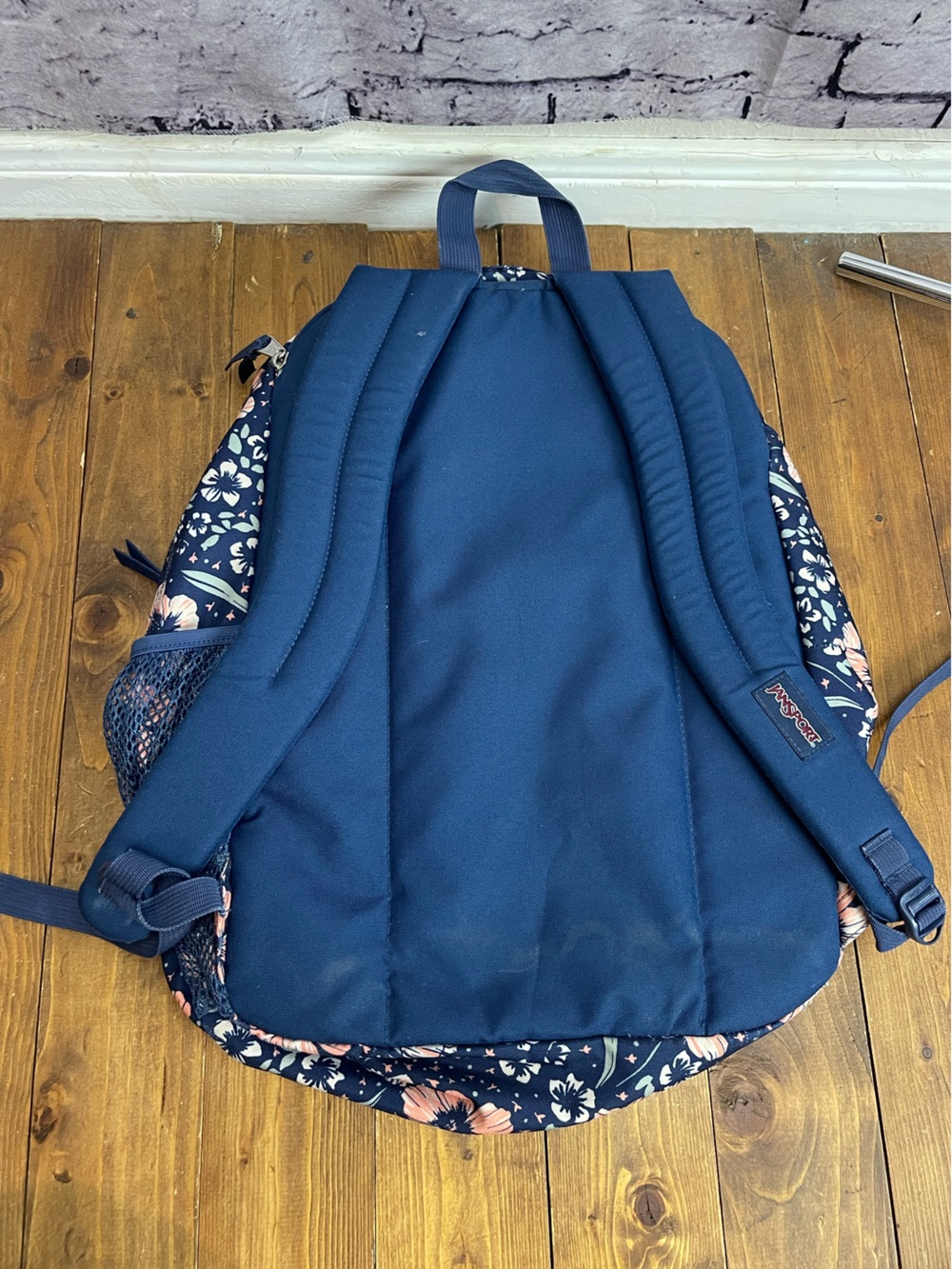 Jansport regular size back pack navy with flowers
Big student - Picture 2 of 7